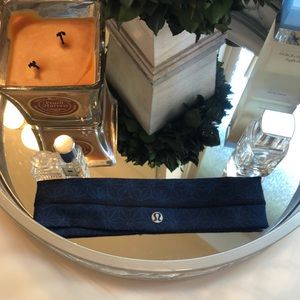 Lululemon fly away tamer navy blue headband